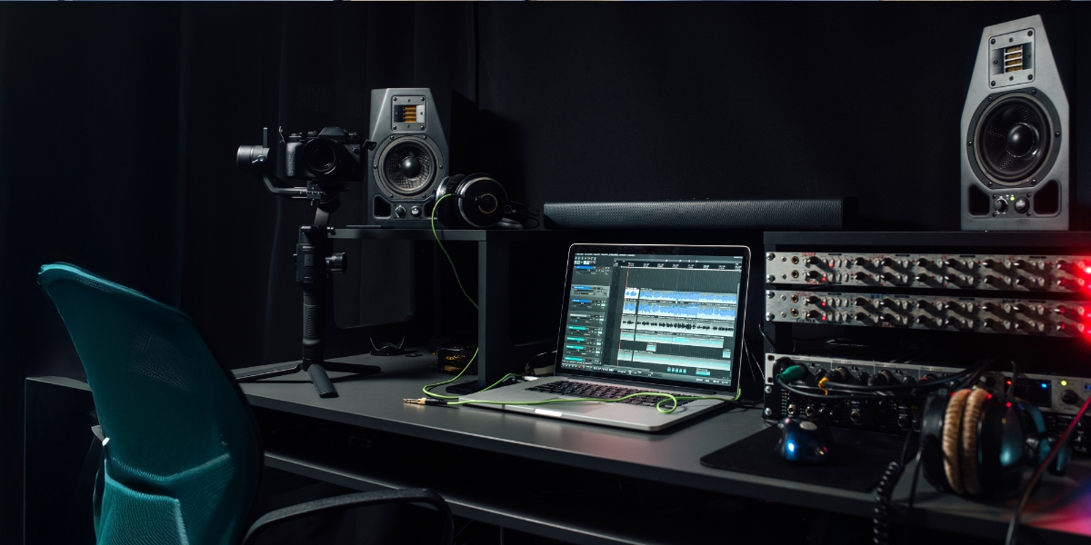 Bureau Home Studio