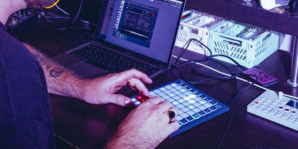 Finger drumming