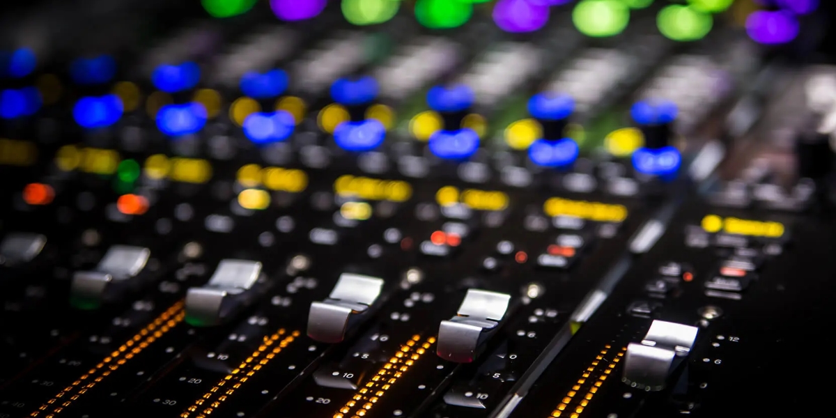 Avid S1 faders motorises
