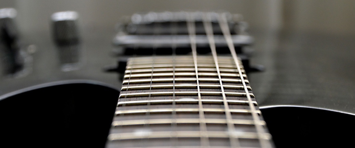ETbotu Cordes de la Guitare Set de 6 Cordes pour Guitare Classique Nylon Noir Noyau Plaqué Argent 1°-6° 