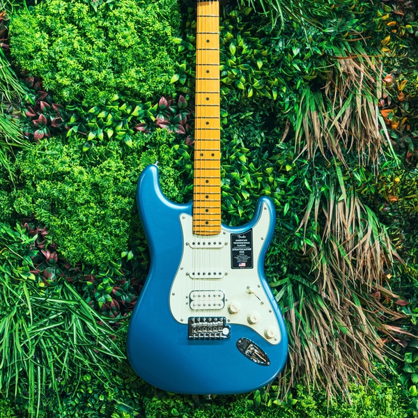 Fender American Pro Classic Blue_1