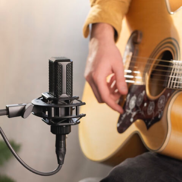 Micro a condesateur pour guitare