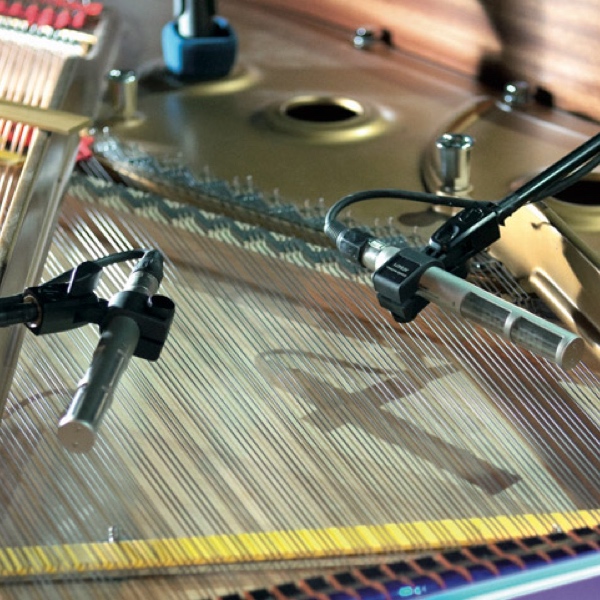 Micros ruban sur piano