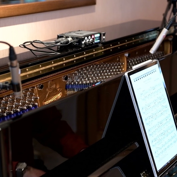 Micros Neumann KM183 sur piano