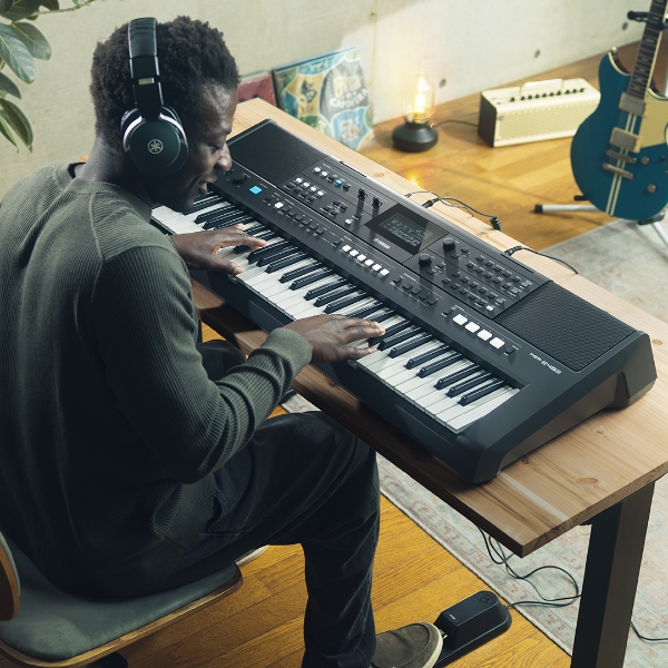 Yamaha PSR E483