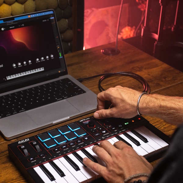 Akai MPK Mini IV