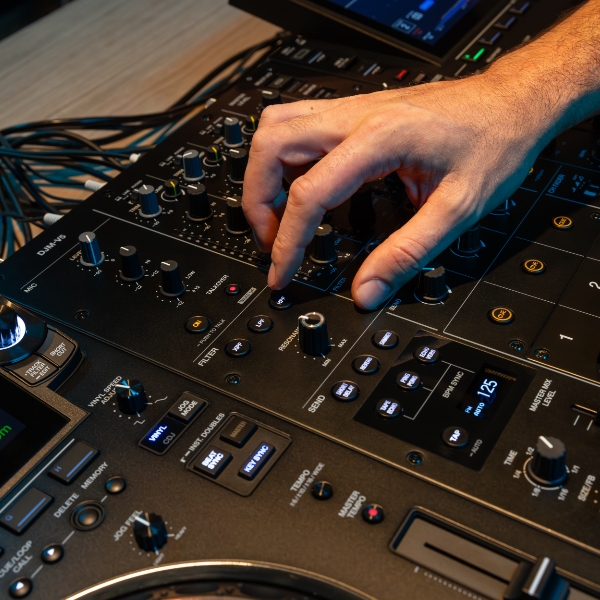 AlphaTheta DJM-V5 Send FX AlphaTheta DJM-V5 Send FX