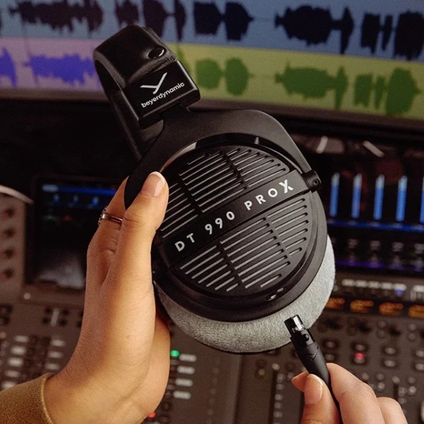 Beyerdynamic DT990 Pro X cable detachable