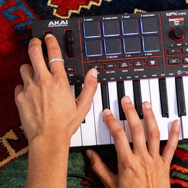 Akai MPK Mini IV_2
