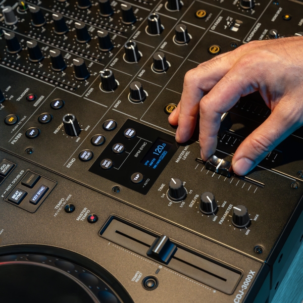 AlphaTheta DJM-V5 Egalisation