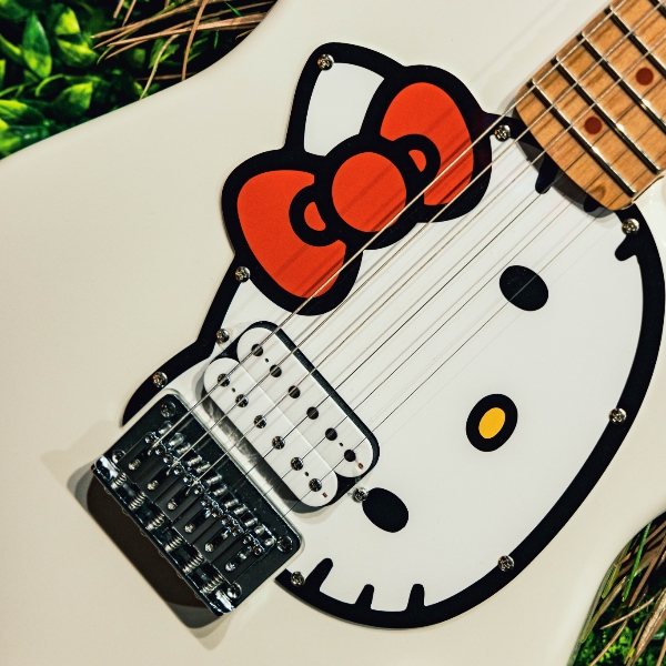 Fender Hello Kitty_2 Fender Hello Kitty_2