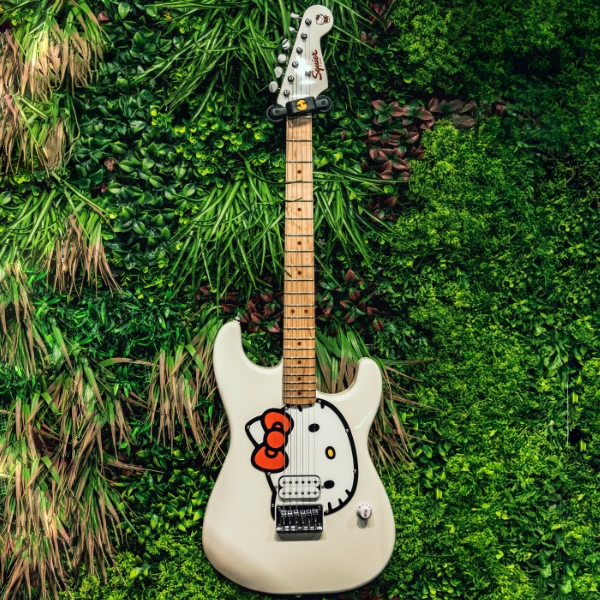 Fender Hello Kitty_1