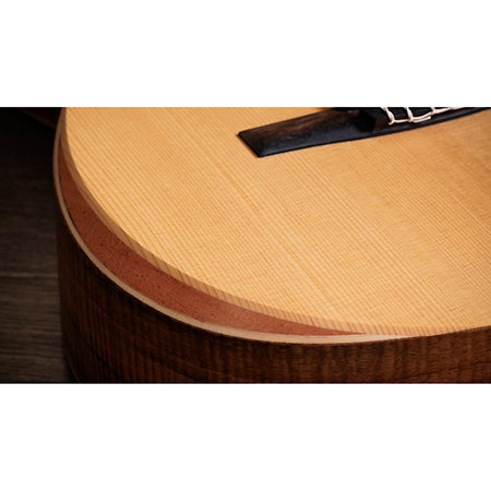 Academy 12e-N LTD Figured Koa/Spruce + Housse Taylor