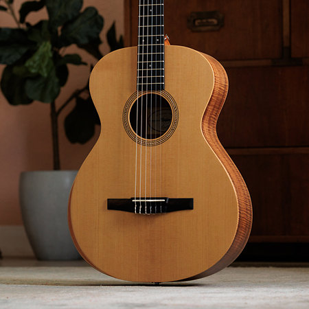 Academy 12e-N LTD Figured Koa/Spruce + Housse Taylor