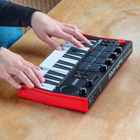 Akai MPK Mini Play Mk3 + Komplete 15 Standard Upgrade