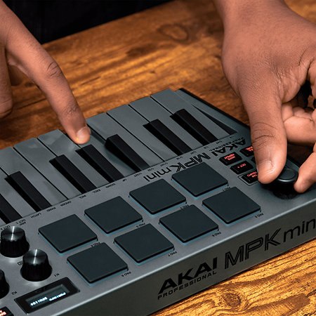 MPK mini Mk3 Grey + Komplete 15 Standard Upgrade Akai