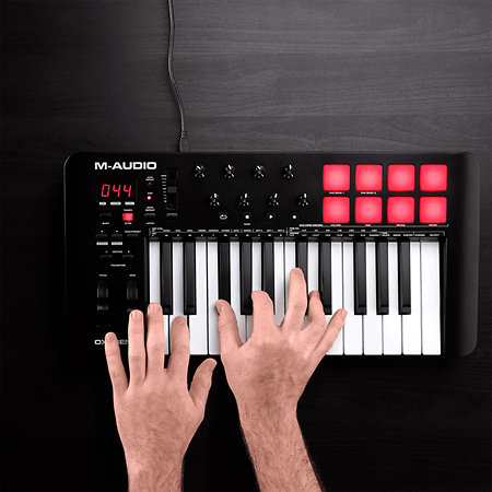 M AUDIO Oxygen 25 MkV + Komplete 15 Standard Upgrade