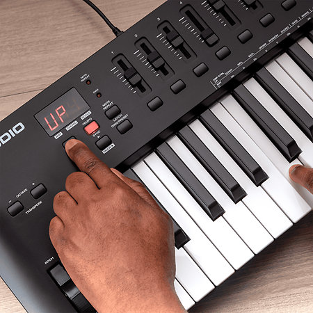 Oxygen 49 MkV + Komplete 15 Standard Upgrade M AUDIO