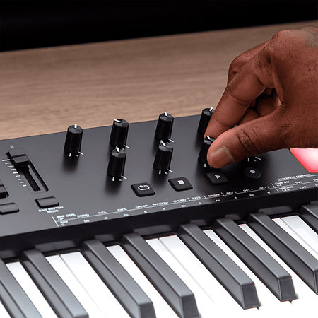 Oxygen 61 MKV + Komplete 15 Standard Upgrade M AUDIO