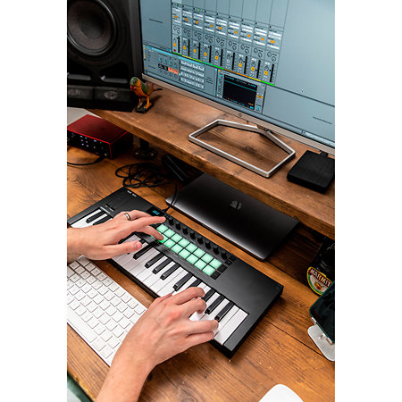 Launchkey Mini 37 MK4 + Komplete 15 Standard Upgrade Novation