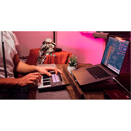 FLkey Mini + Komplete 15 Standard Upgrade Novation