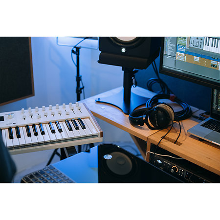 Keylab MK3 49 White + Komplete 15 Standard Upgrade Arturia