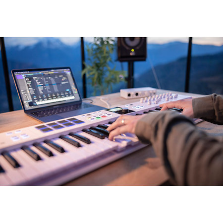 KeyLab Essential MK3 61 White + Komplete 15 Standard Upgrade Arturia