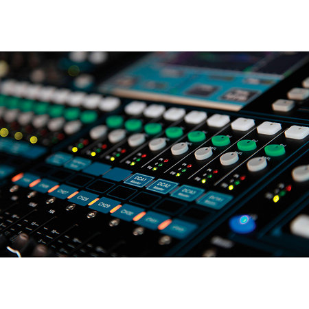 Qu-32 Chrome Edition + Dust Cover Allen & Heath