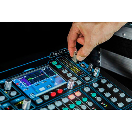Qu-32 Chrome Edition + Dust Cover Allen & Heath
