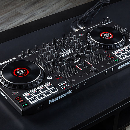 NS4FX + Comfort Large Controller Bag Numark