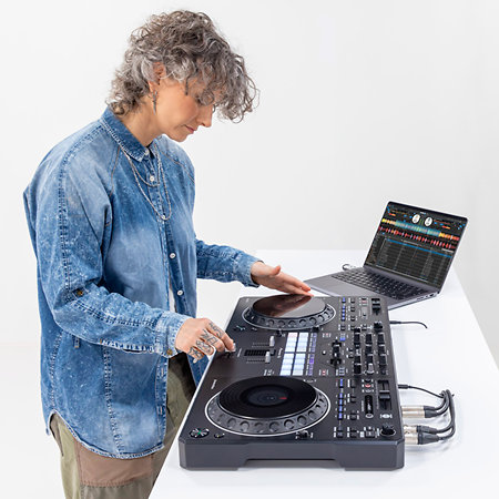 DDJ-REV5 + Eva-Case Pickfoam XXL Wheel Pioneer DJ
