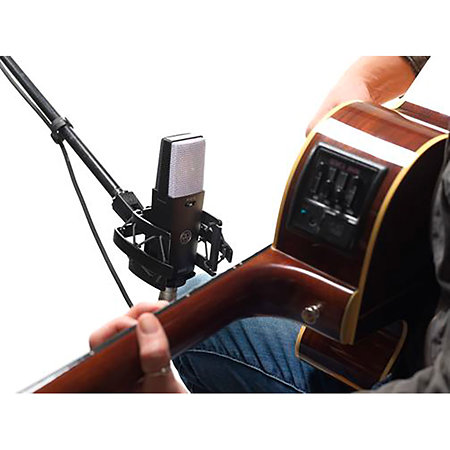 C114 AKG