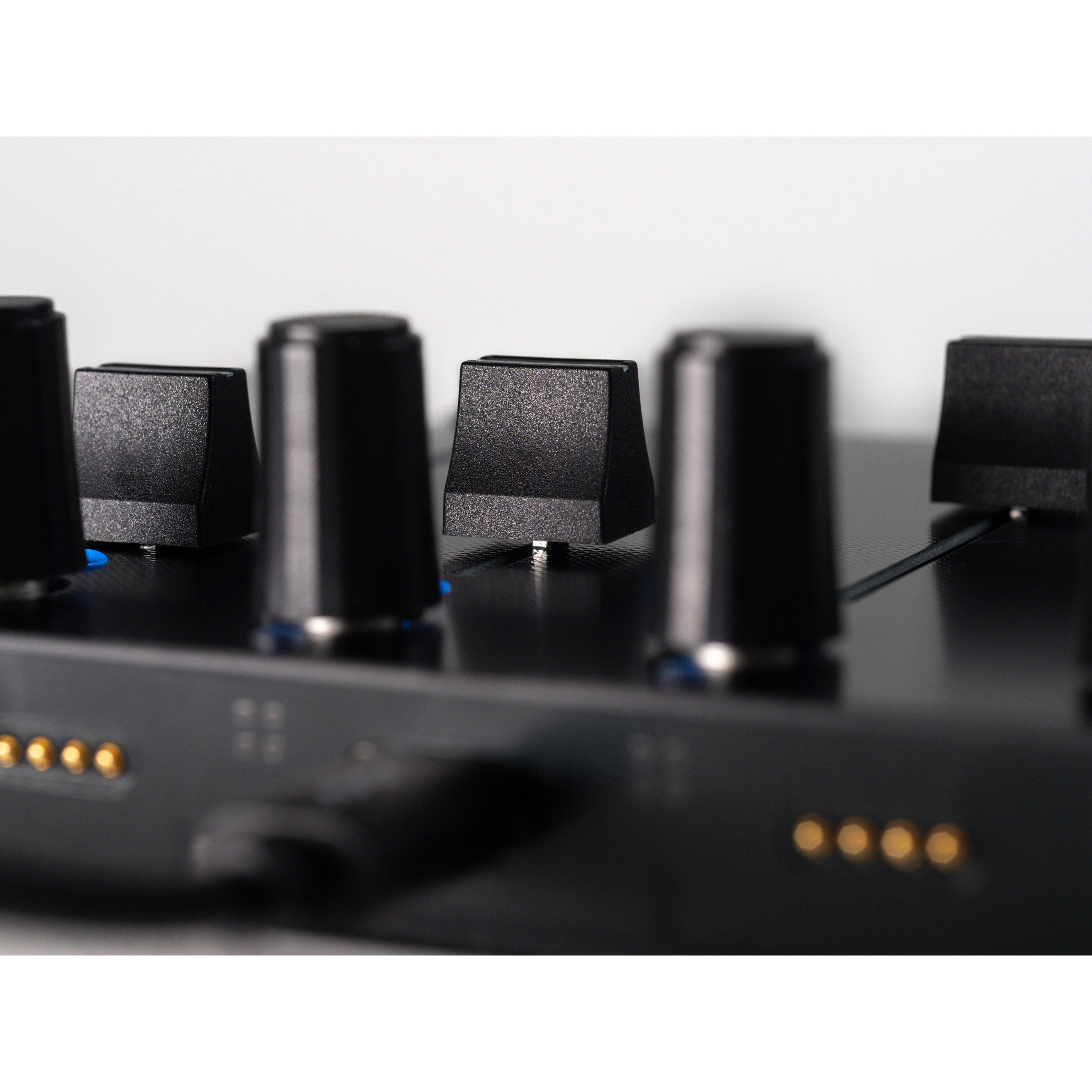 Intech Studio Grid Series 3 EF44 Detent - Surface de contrôle SonoVente.com