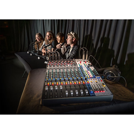 SoundCraft Signature Plus 12