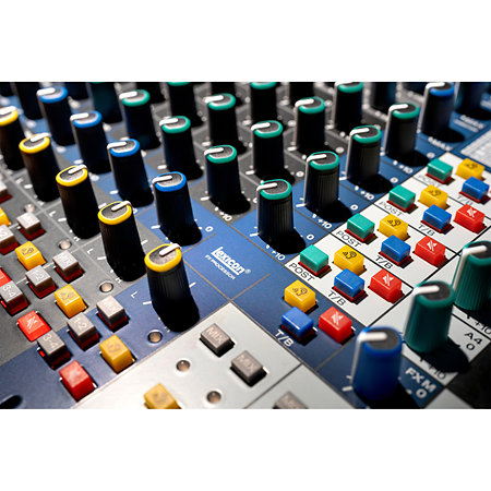 SoundCraft Signature Plus 22