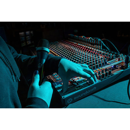SoundCraft Signature Plus 32