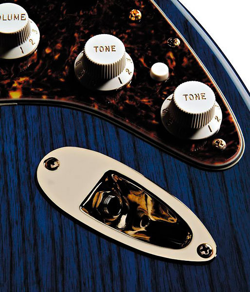 Deluxe Player's Strat - Saphire Blue Transparent Rwd Fender