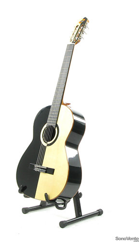 Guitare classique yamaha C70 + housse + pupitre + repose pied sur Gens de  Confiance