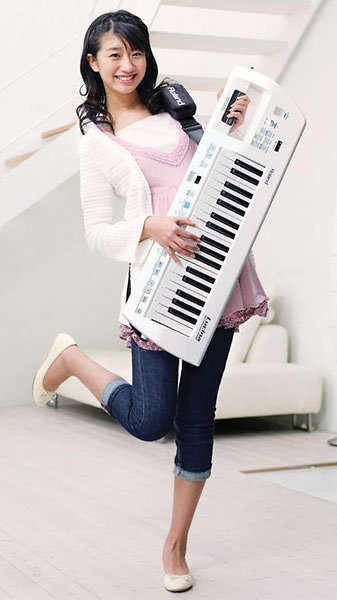 Roland LUCINA AX-09 - Synthétiseur SonoVente.com