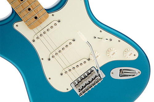 Standard Stratocaster Maple Lake Placid Blue Fender