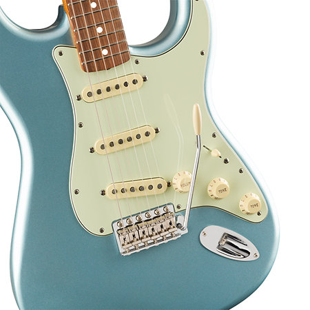 Vintera 60s Stratocaster PF Ice Blue Metallic Fender
