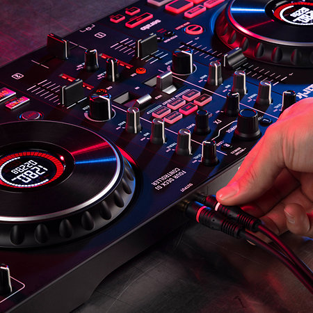 Numark Mixtrack Platinum FX et HF175 - Contrôleur DJ 4 Voies avec Table de  Mixage DJ, Platines DJ Tactiles et Casque DJ