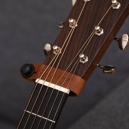 18A0032 Headstock Tie Brown Martin Strings
