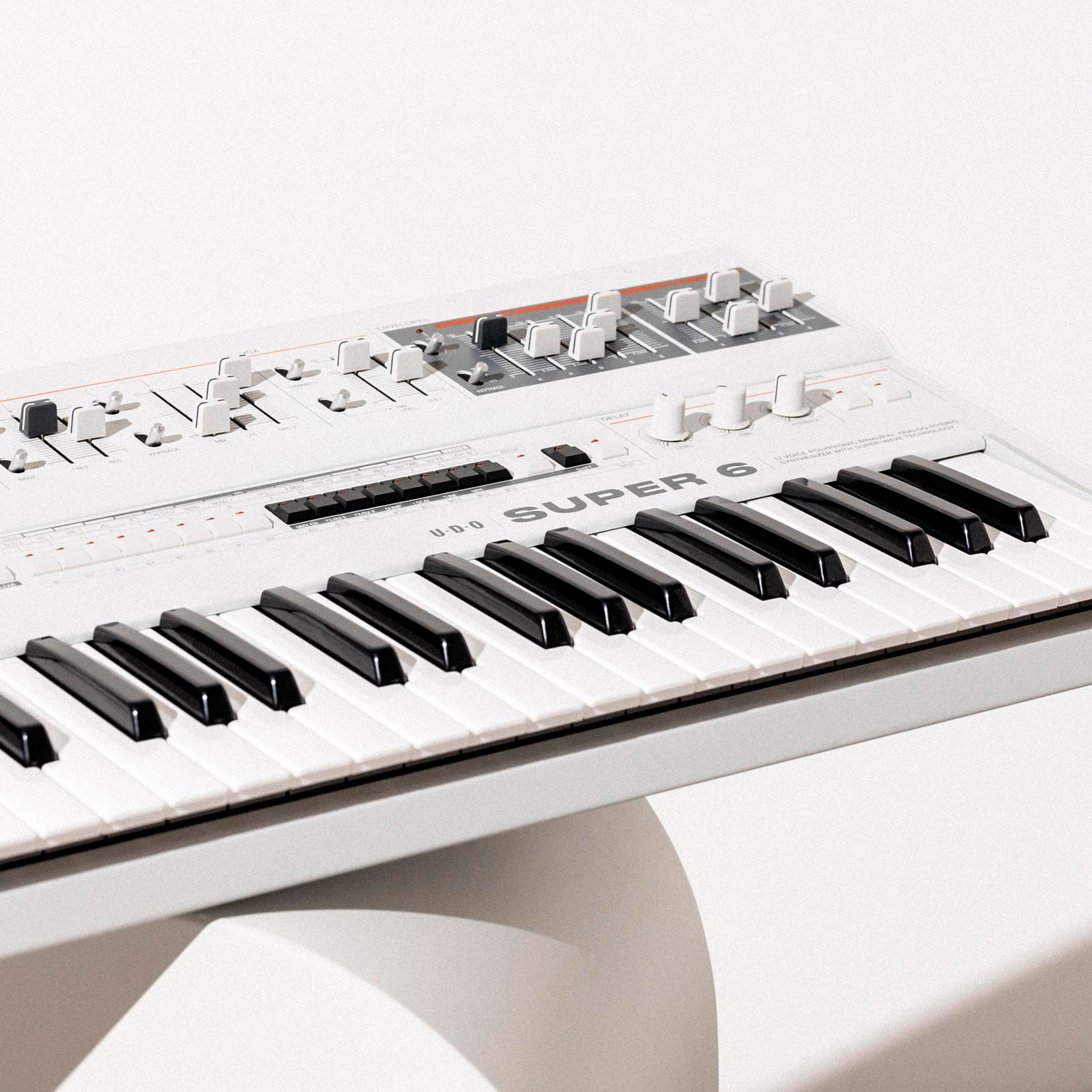 UDO Audio Super 6 Keyboard White SE - Synthétiseur SonoVente.com