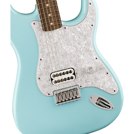 Limited Edition Tom Delonge Stratocaster Daphne Blue Fender