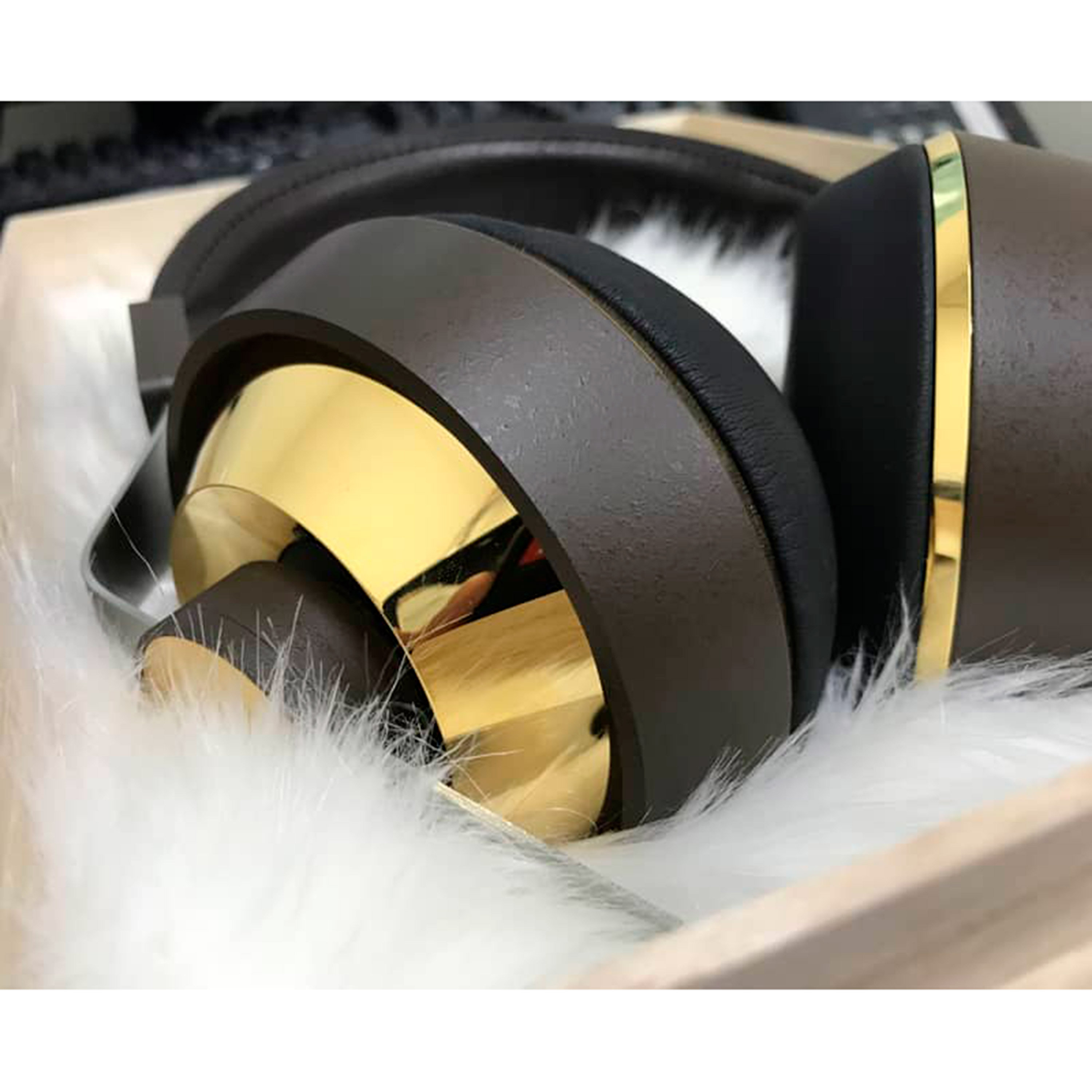 Final Sonorous VIII Et X, L'atelier De Casques De Luxe Japonais Fait Peau Neuve Et Ouvre La Boite De Pandora