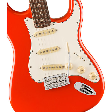 Player II Stratocaster RW Coral Red Fender